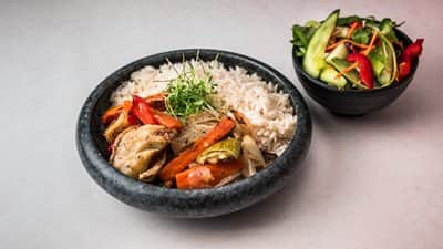 ירקות צלויים . מגיע עם תוספת וסלט