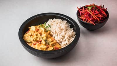 קפטן קארי - תבשיל טבעוני עם טופו וירקות בקארי וחלב קוקוס